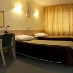 אכסניה Obiekt Hotelarski Patron ורשה