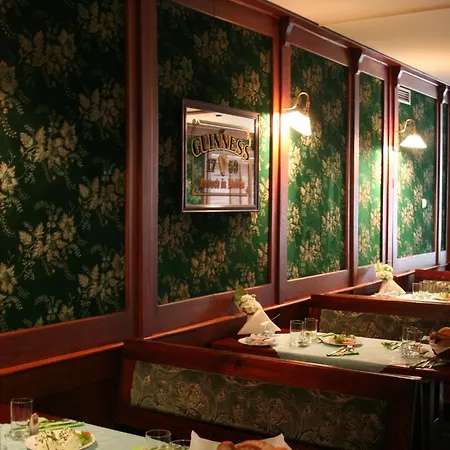 אכסניה Obiekt Hotelarski Patron