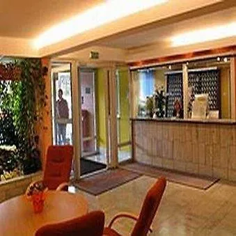 Obiekt Hotelarski Patron * Warschau