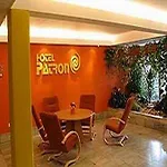 אכסניה Obiekt Hotelarski Patron ורשה