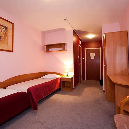 Obiekt Hotelarski Patron 호스텔 *