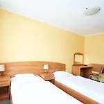 Obiekt Hotelarski Patron Варшава