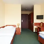 Obiekt Hotelarski Patron Варшава